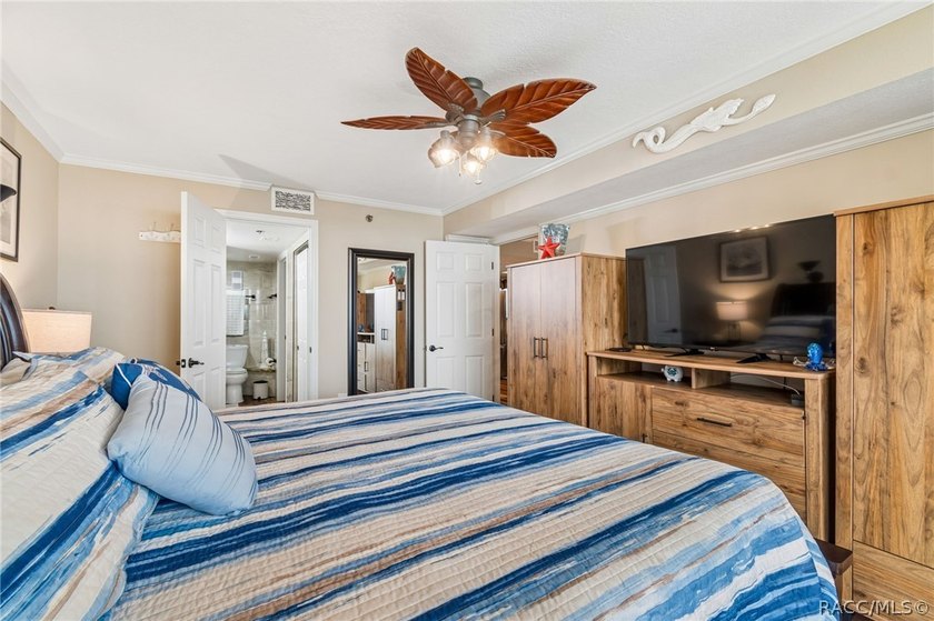 Welcome to easy coastal living in the sought-after Gulf Island - photo 23