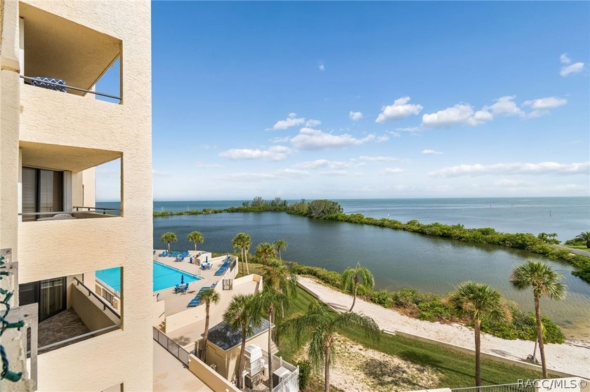 Welcome to easy coastal living in the sought-after Gulf Island - photo 29