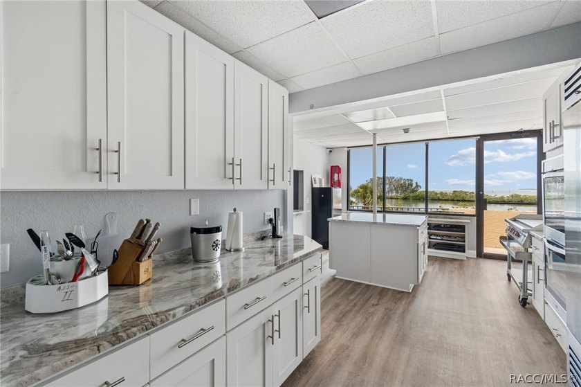 Welcome to easy coastal living in the sought-after Gulf Island - photo 47