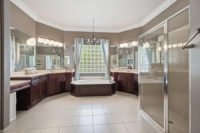 Welcome to your private Florida oasis, single-story 4-bedroom - photo 25