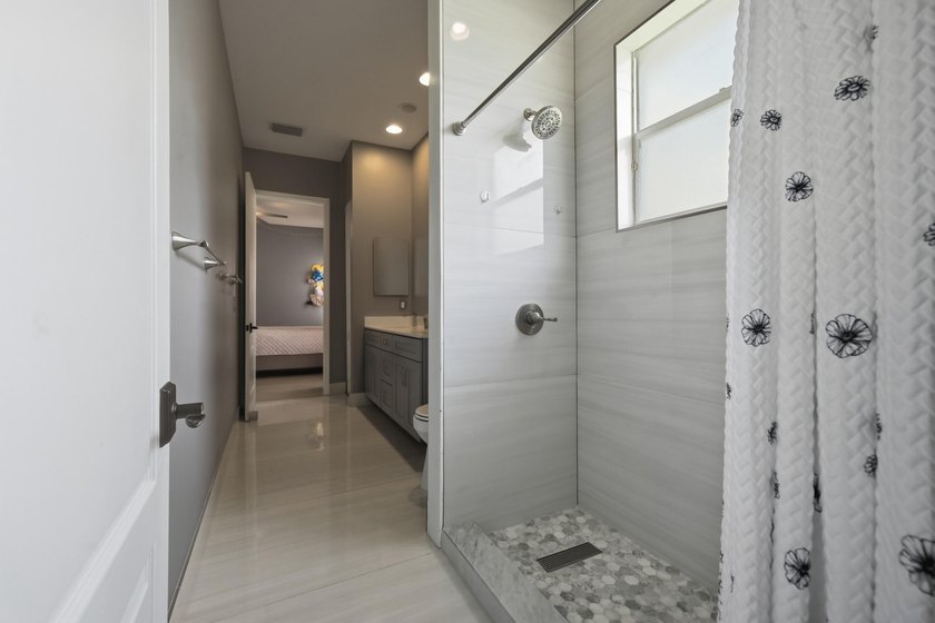 Welcome to your private Florida oasis, single-story 4-bedroom - photo 32
