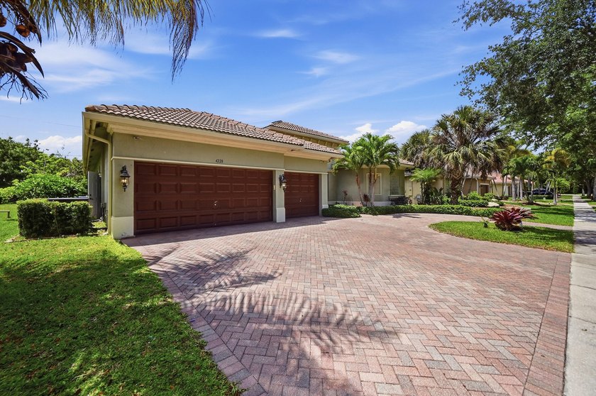 Welcome to your private Florida oasis, single-story 4-bedroom - photo 43