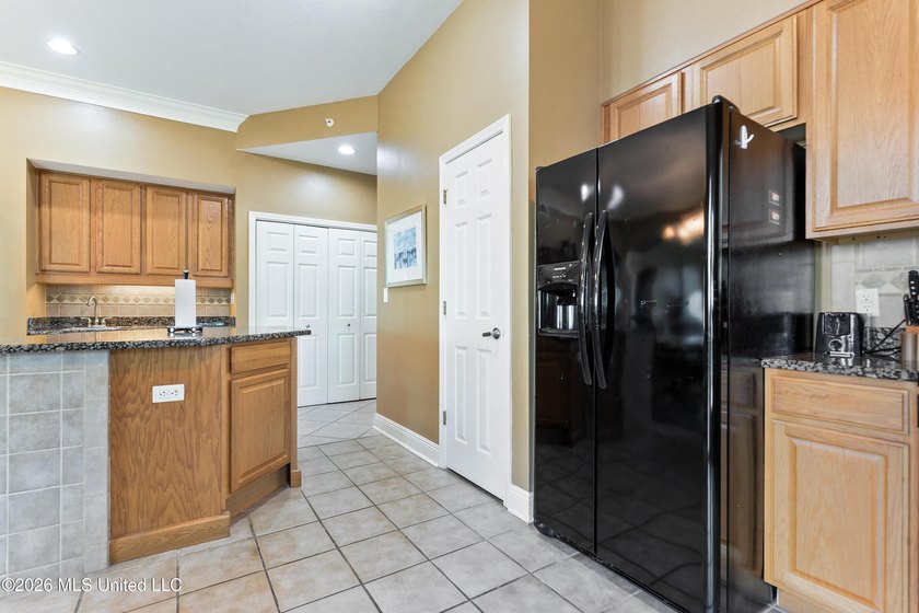 : BEAUTIFUL AND UNIQUE GROUND FLOOR CORNER END UNIT CONDOMINIUM - photo 11