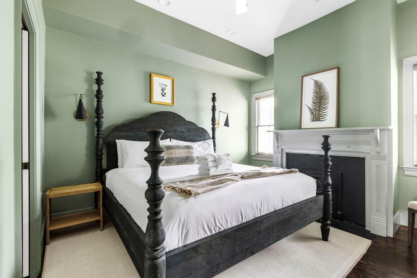 Stunning, turnkey short-term rental opportunity in the heart of - photo 15