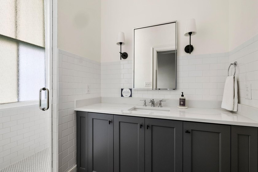 Stunning, turnkey short-term rental opportunity in the heart of - photo 17