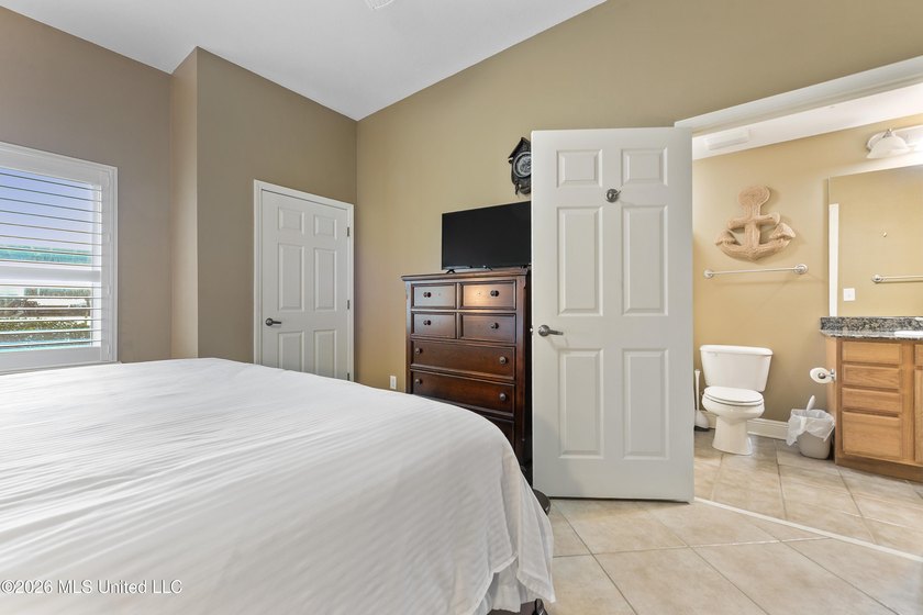 : BEAUTIFUL AND UNIQUE GROUND FLOOR CORNER END UNIT CONDOMINIUM - photo 20