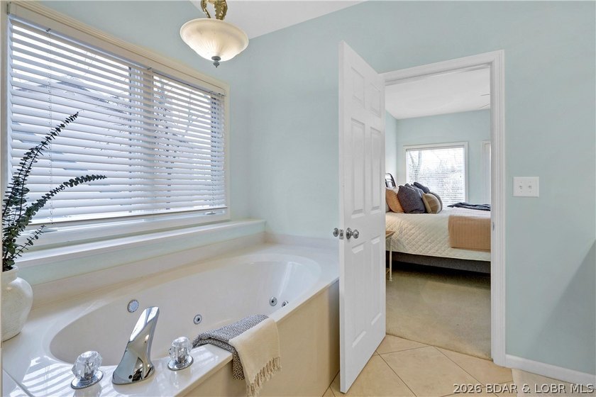 Your ideal lake escape starts here. Step inside and take in the - photo 23