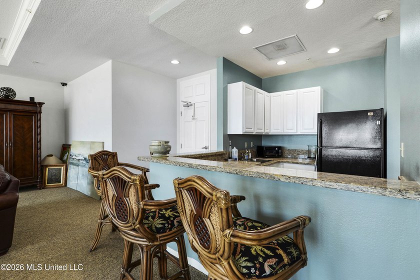 : BEAUTIFUL AND UNIQUE GROUND FLOOR CORNER END UNIT CONDOMINIUM - photo 31