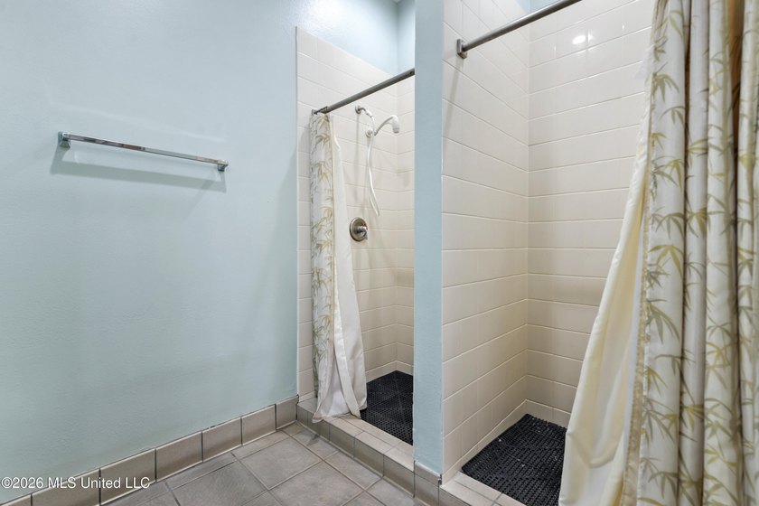 : BEAUTIFUL AND UNIQUE GROUND FLOOR CORNER END UNIT CONDOMINIUM - photo 34