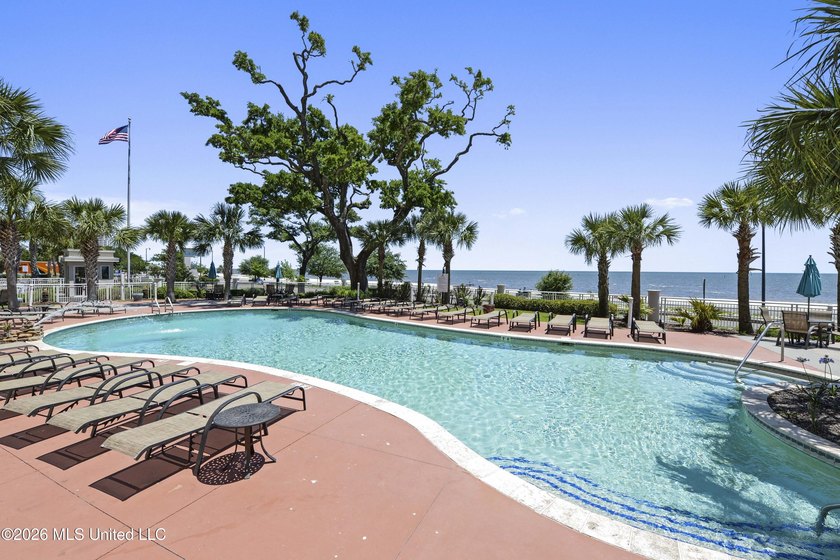 : BEAUTIFUL AND UNIQUE GROUND FLOOR CORNER END UNIT CONDOMINIUM - photo 41