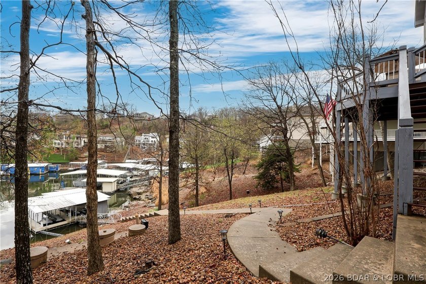 Your ideal lake escape starts here. Step inside and take in the - photo 45