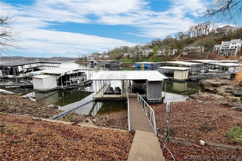 Your ideal lake escape starts here. Step inside and take in the - photo 49