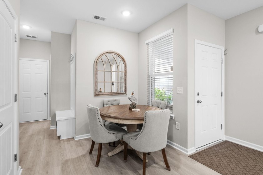Spacious Garden Home with a private garage and a back porch - photo 49