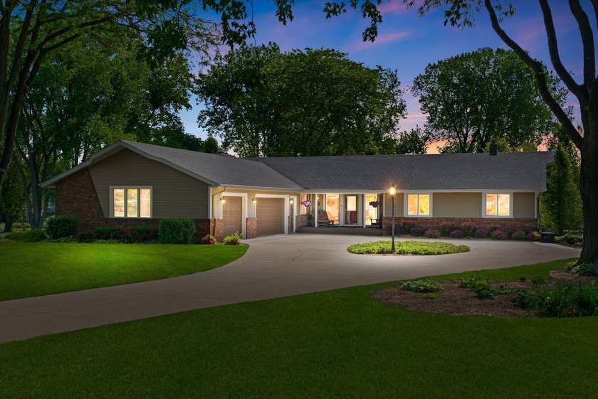 Waubeesee Lake Living at its Finest! Full 1 Acre Lot has 140ft - photo 2