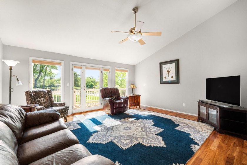 Waubeesee Lake Living at its Finest! Full 1 Acre Lot has 140ft - photo 7