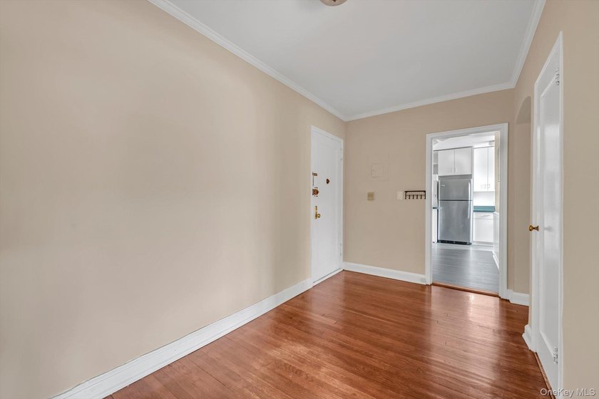 Large One Bedroom One Bath at the Townhouse Place Complex. This - photo 3