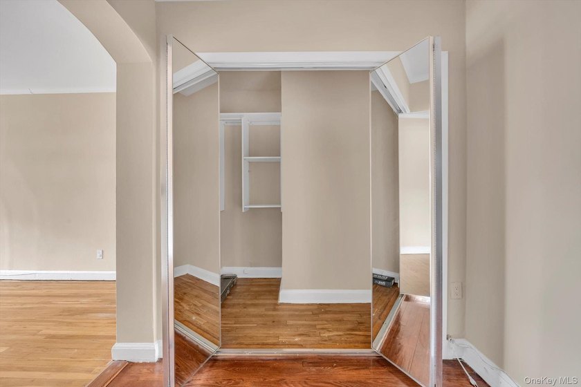 Large One Bedroom One Bath at the Townhouse Place Complex. This - photo 6