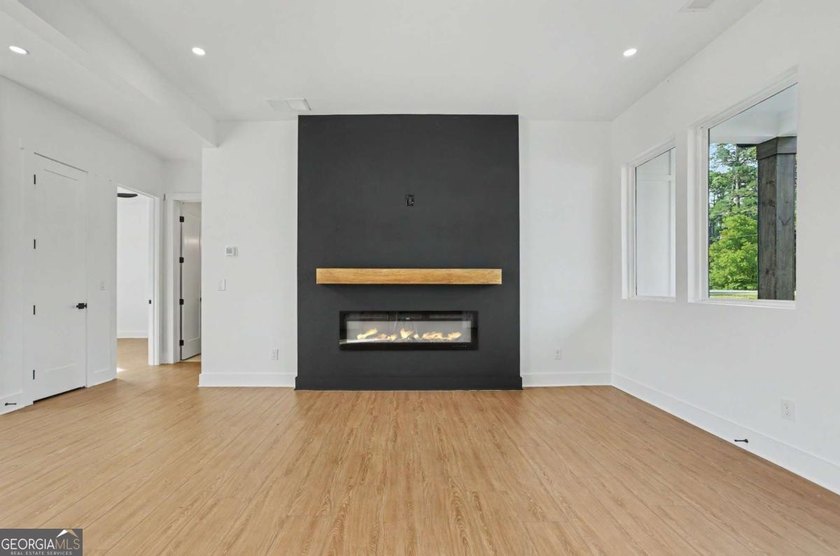 ASK ABOUT THE BUILDER-PAID 2-1 RATE BUYDOWN! Qualified buyers - photo 8