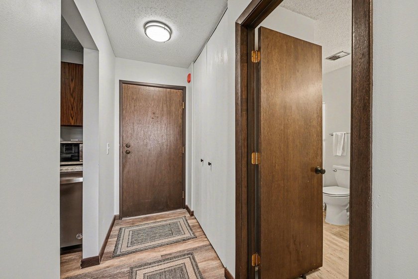 Experience maintenance-free lake living at its finest in this - photo 3