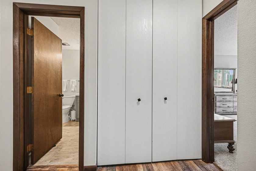 Experience maintenance-free lake living at its finest in this - photo 4