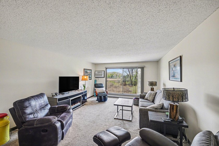 Experience maintenance-free lake living at its finest in this - photo 5