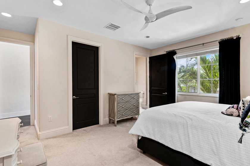 Experience a luxury waterfront estate in Pompano Beach featuring - photo 28
