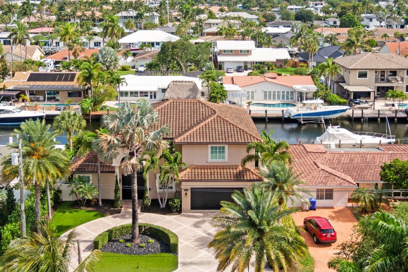 Experience a luxury waterfront estate in Pompano Beach featuring - photo 40