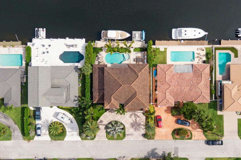 Experience a luxury waterfront estate in Pompano Beach featuring - photo 44