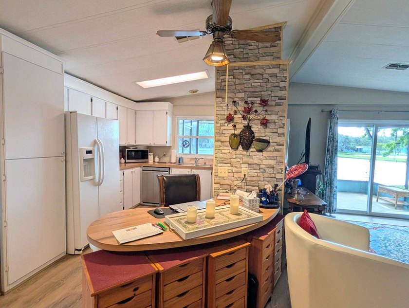 This stunning fully furnished lakefront home in the 55+ - photo 12