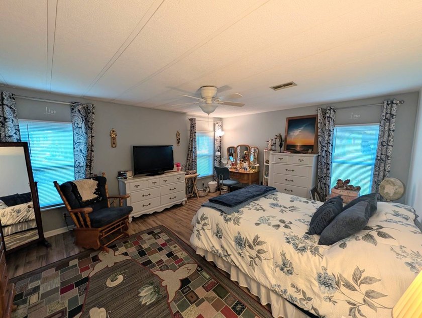This stunning fully furnished lakefront home in the 55+ - photo 31