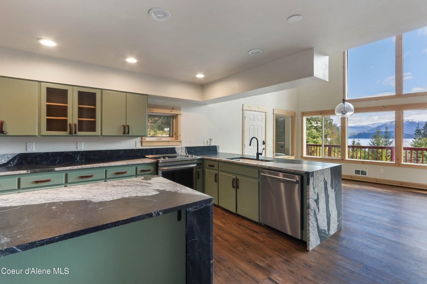 If you've been looking for that perfect North Idaho spot with - photo 10