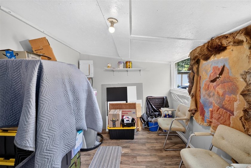 Welcome to 1406 Collegeview Drive! This 2 bed 1 bath home is - photo 10