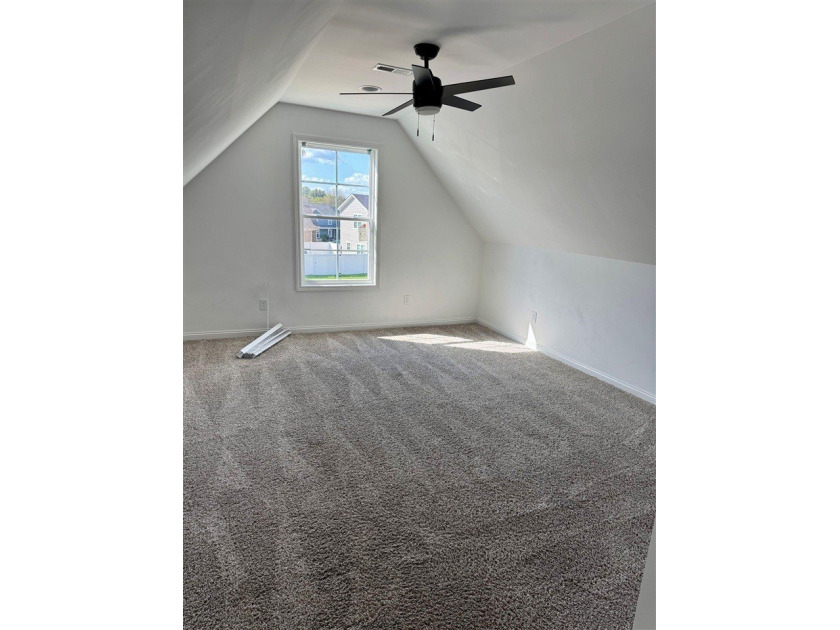 Almost new 4 Bed/ 2.5 Bath home in one of the most desired areas - photo 9