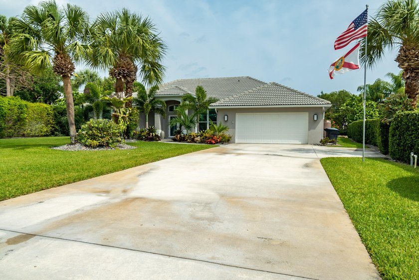 Enjoy exceptional coastal living in this well maintained - photo 2