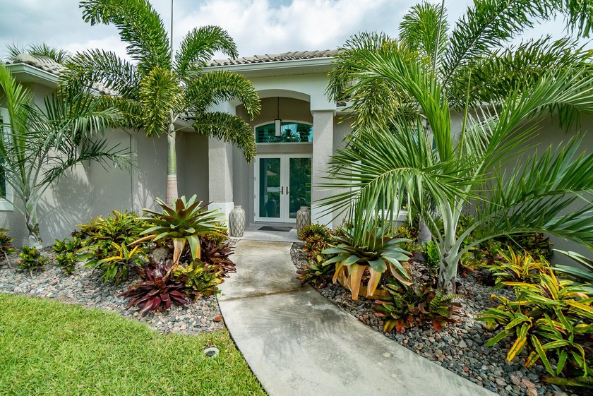 Enjoy exceptional coastal living in this well maintained - photo 4