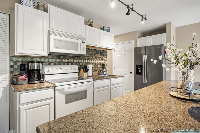 The perfect blend of luxury &amp; income potential in the heart of - photo 12