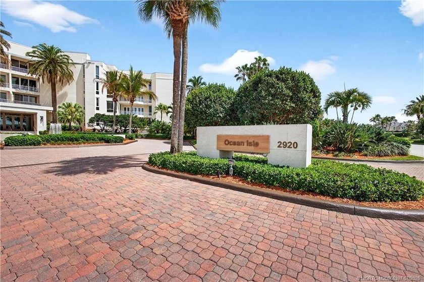 Enjoy oceanfront living in this sunny and bright three-bedroom - photo 50