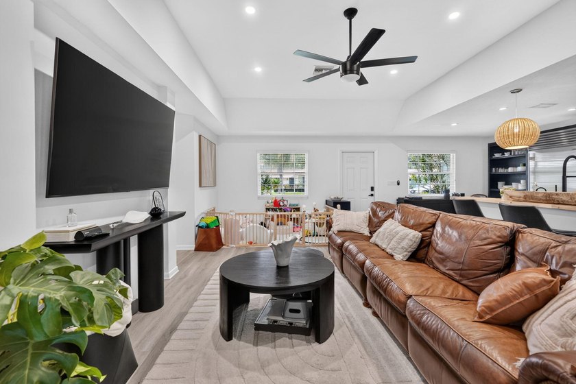 Welcome to this beautifully updated 3-bedroom, 2-bathroom - photo 15