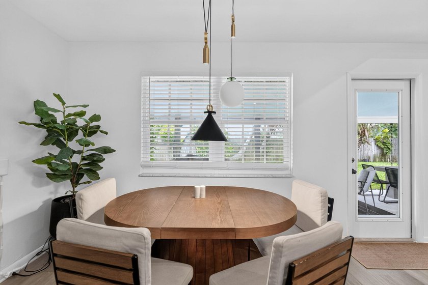 Welcome to this beautifully updated 3-bedroom, 2-bathroom - photo 18