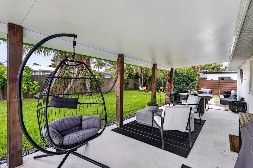 Welcome to this beautifully updated 3-bedroom, 2-bathroom - photo 20