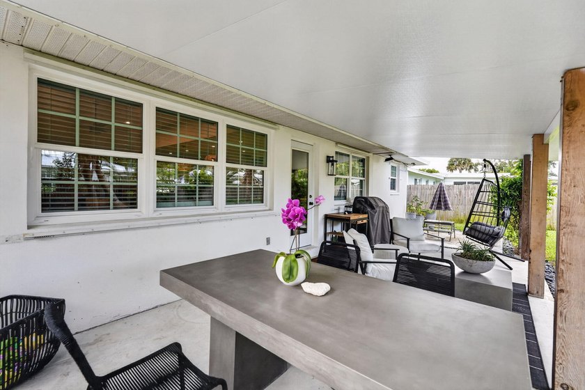 Welcome to this beautifully updated 3-bedroom, 2-bathroom - photo 23