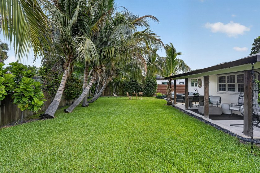 Welcome to this beautifully updated 3-bedroom, 2-bathroom - photo 26