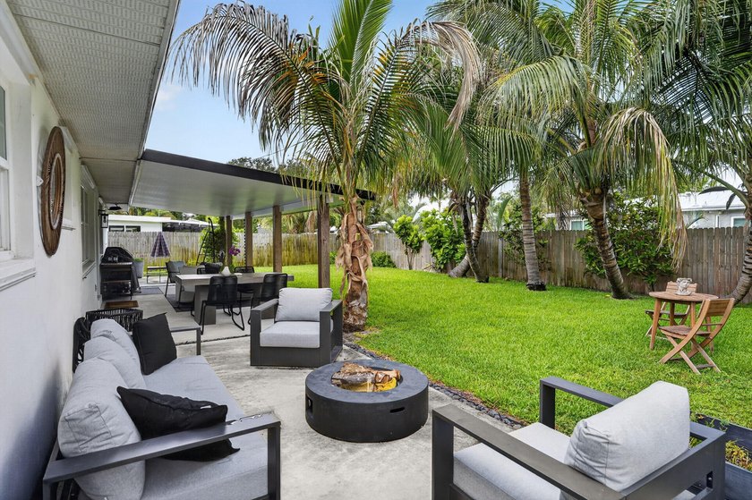 Welcome to this beautifully updated 3-bedroom, 2-bathroom - photo 28