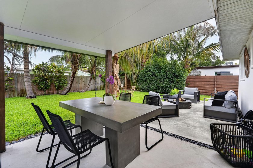 Welcome to this beautifully updated 3-bedroom, 2-bathroom - photo 31