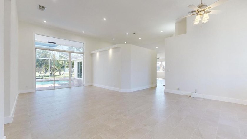 SELLER FINANCING OR LEASE OPTION AVAILABLE! Stunning Lakeview - photo 13