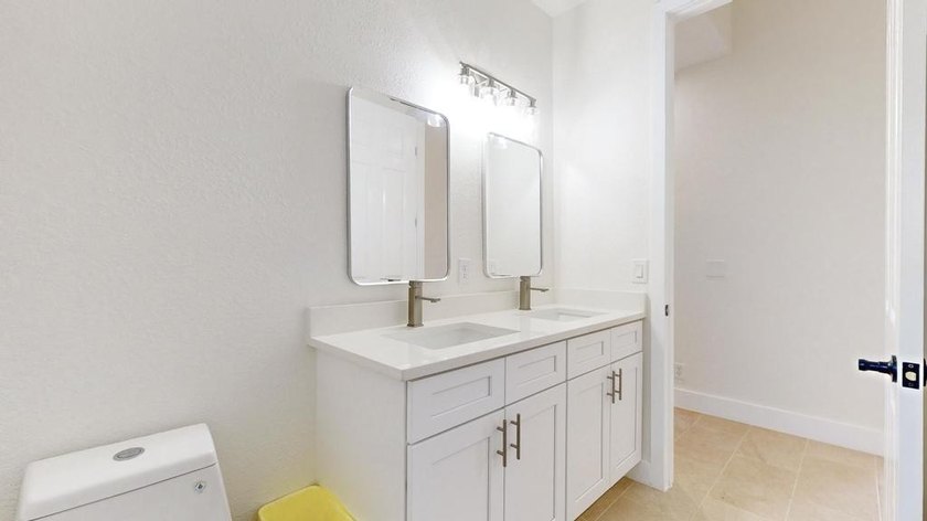 SELLER FINANCING OR LEASE OPTION AVAILABLE! Stunning Lakeview - photo 38