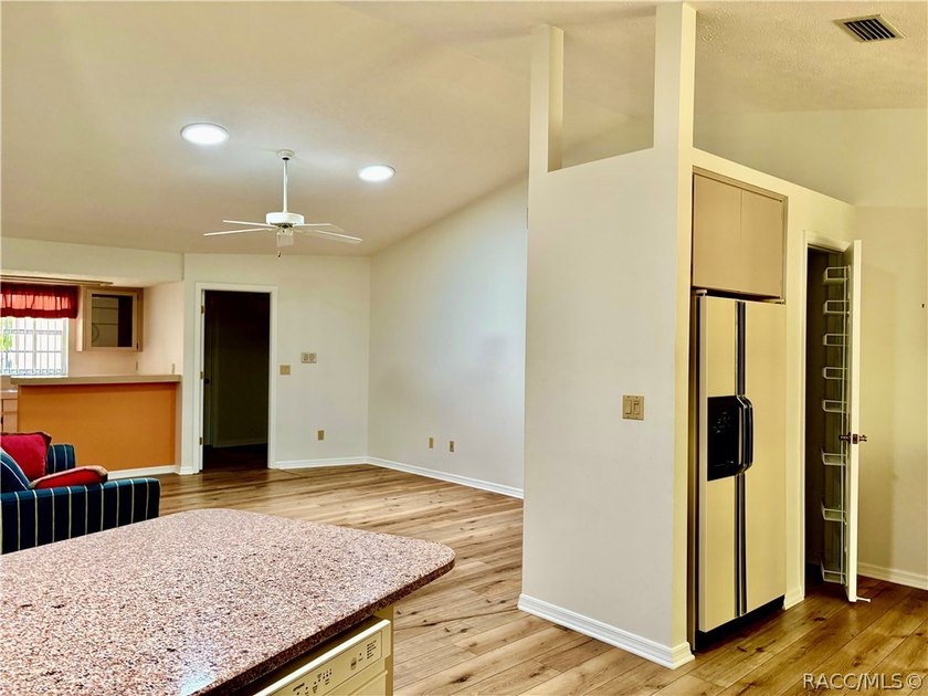 Beautiful, large move in ready home. 3 bedroom 2 bathroom - photo 17