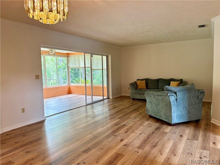 Beautiful, large move in ready home. 3 bedroom 2 bathroom - photo 22