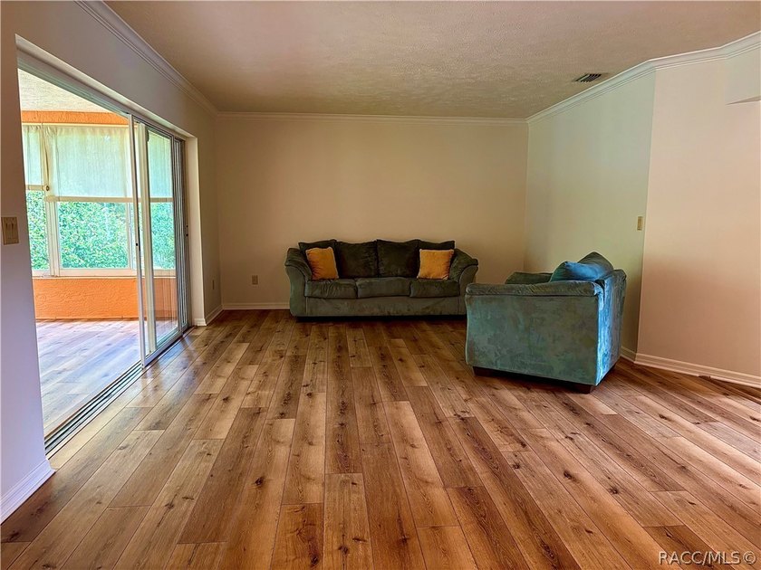 Beautiful, large move in ready home. 3 bedroom 2 bathroom - photo 25