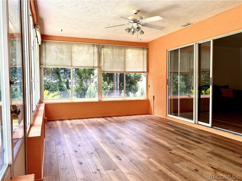 Beautiful, large move in ready home. 3 bedroom 2 bathroom - photo 28